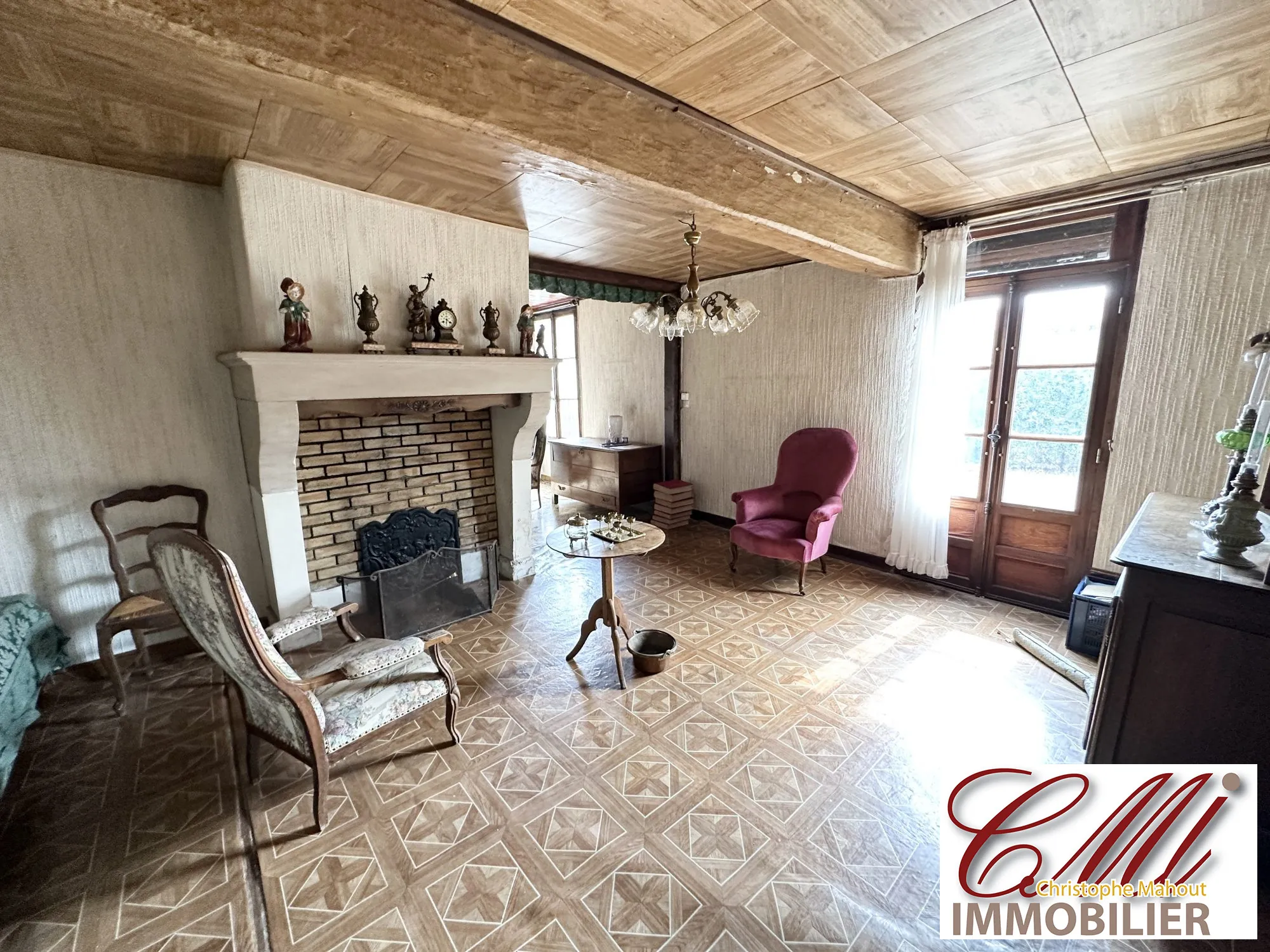 Maison champenoise à rénover avec 4 chambres et grand jardin à Saint-Remy-en-Bouzemont 