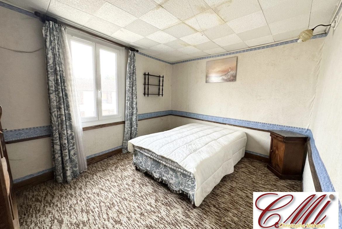 Maison champenoise à rénover avec 4 chambres et grand jardin à Saint-Remy-en-Bouzemont 
