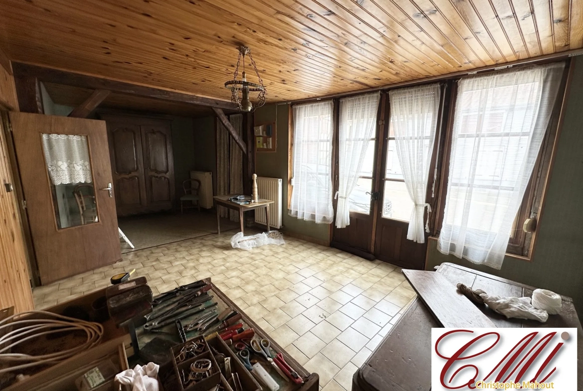 Maison champenoise à rénover avec 4 chambres et grand jardin à Saint-Remy-en-Bouzemont 