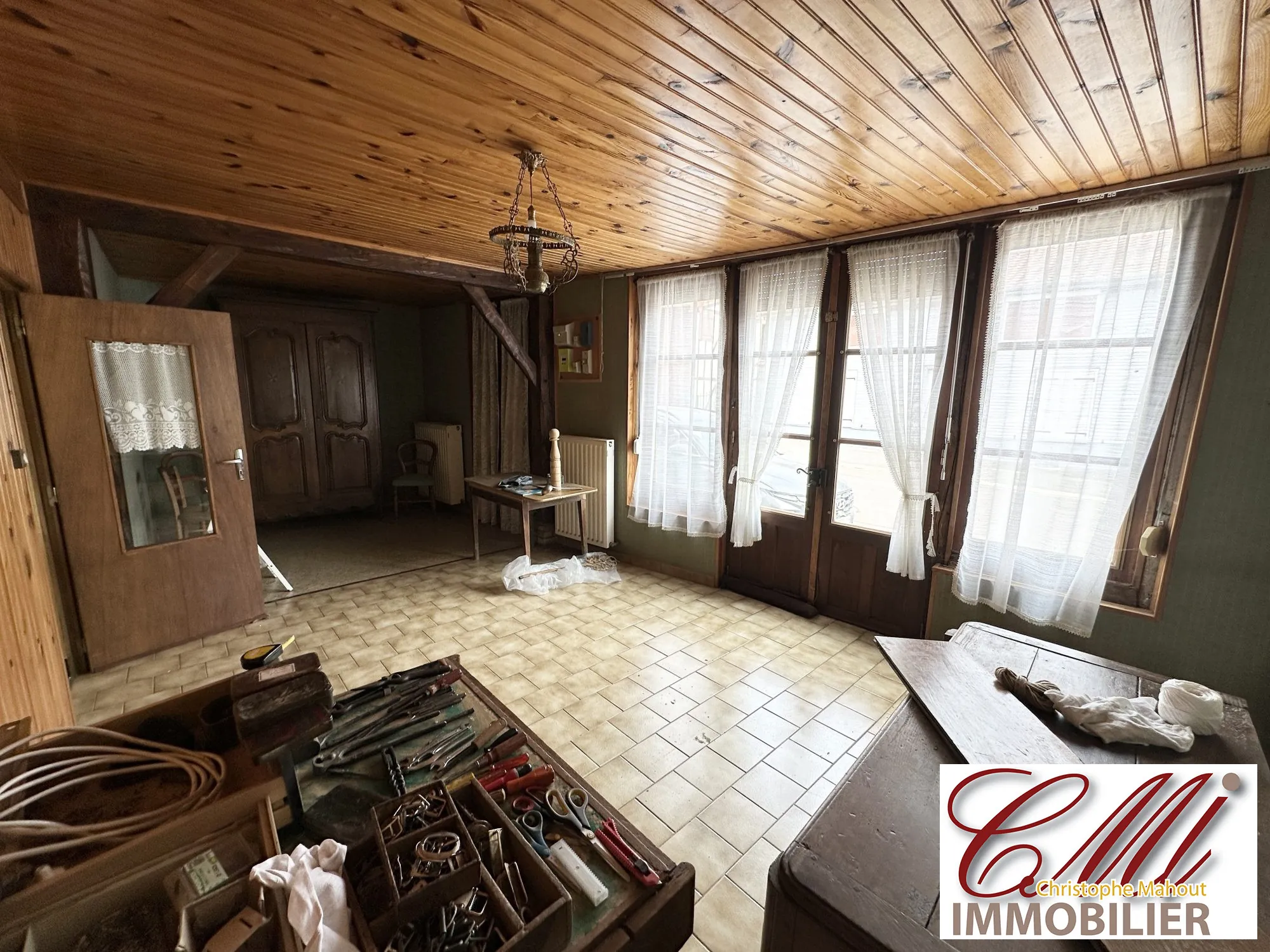 Maison champenoise à rénover avec 4 chambres et grand jardin à Saint-Remy-en-Bouzemont 