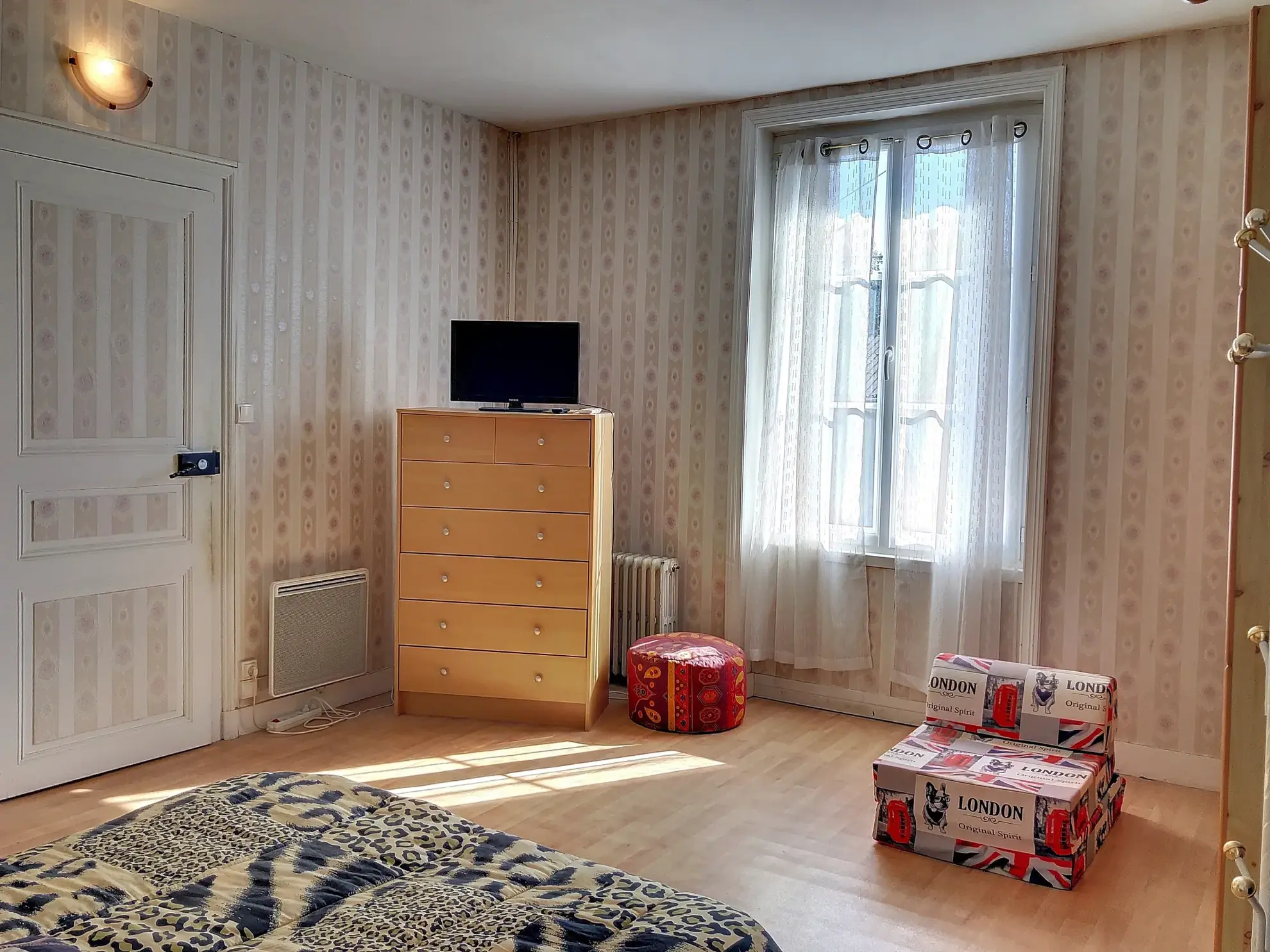 Maison familiale avec jardin et garage à Saint-Jean-De-Sauves, 98 m² 