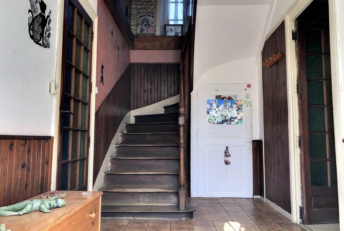 Maison familiale avec jardin et garage à Saint-Jean-De-Sauves, 98 m² 