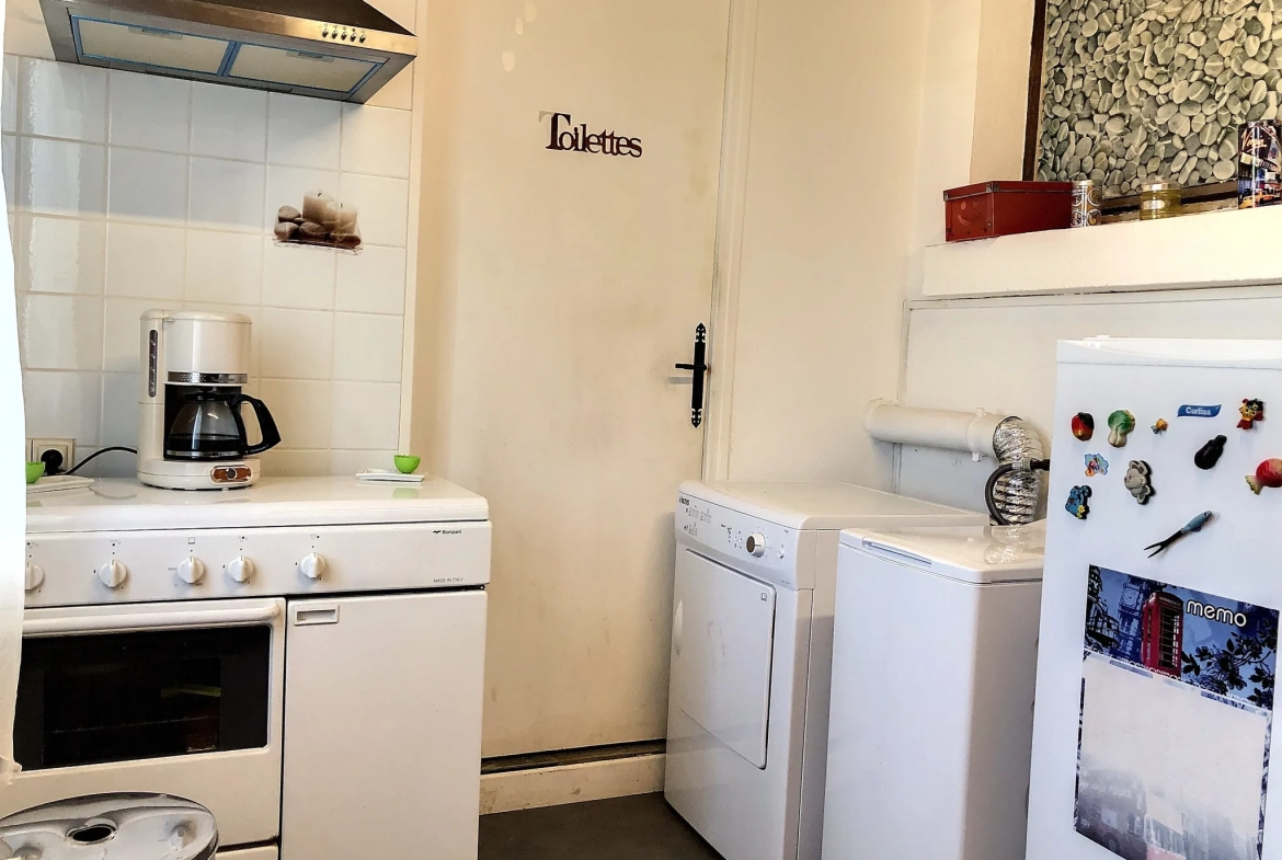 Maison familiale avec jardin et garage à Saint-Jean-De-Sauves, 98 m² 