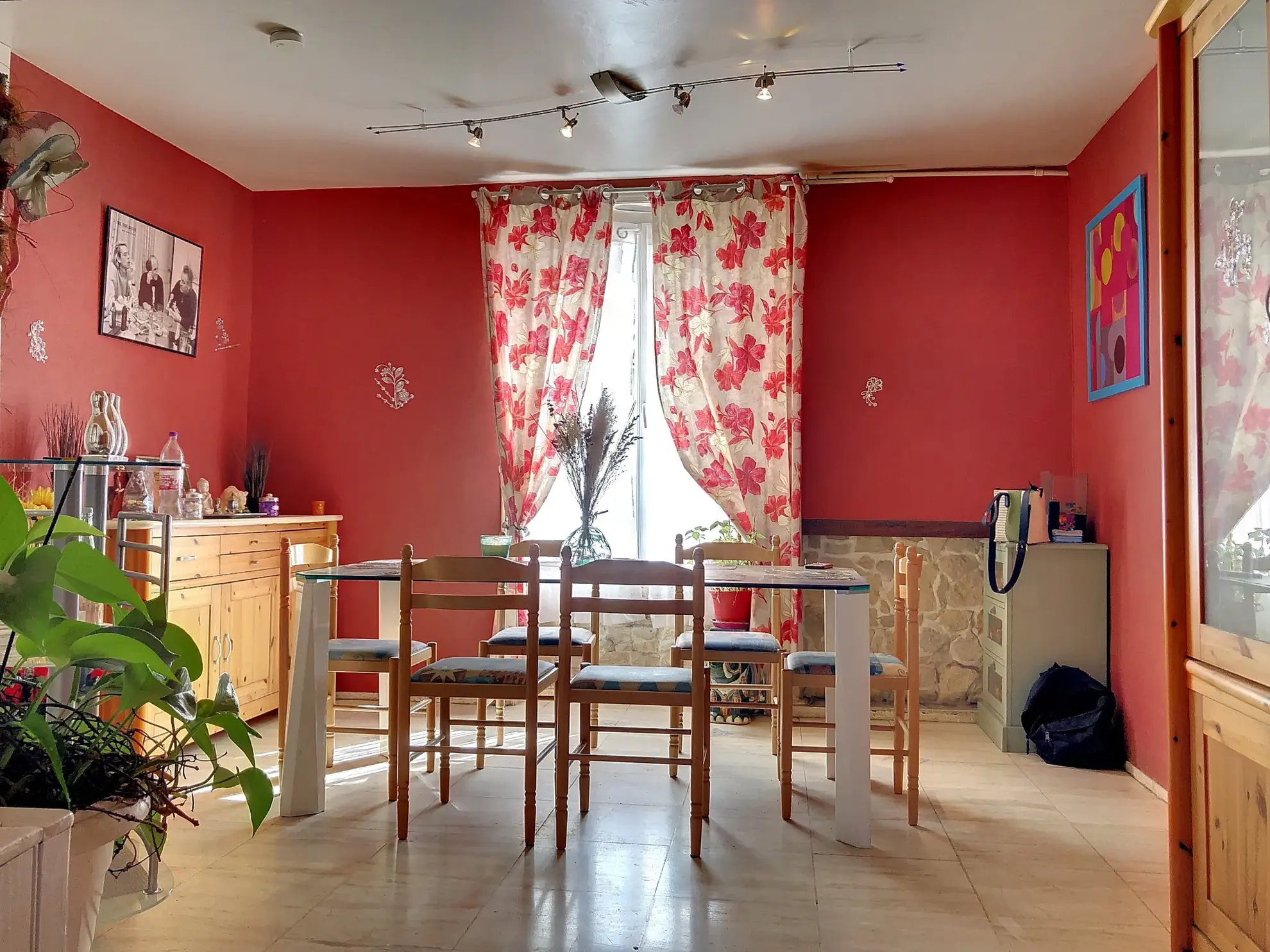 Maison familiale avec jardin et garage à Saint-Jean-De-Sauves, 98 m² 