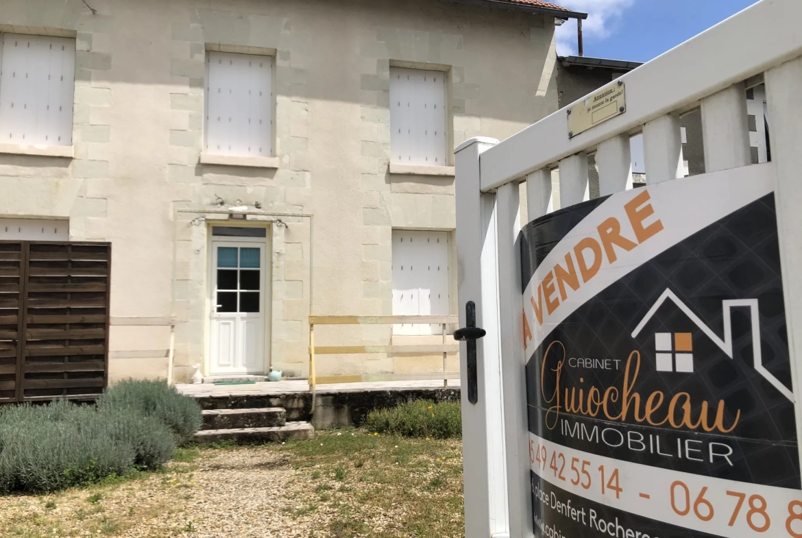 Maison familiale avec jardin et garage à Saint-Jean-De-Sauves, 98 m² 