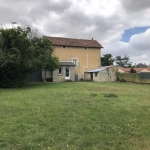 Maison familiale avec jardin et garage à Saint-Jean-De-Sauves, 98 m²