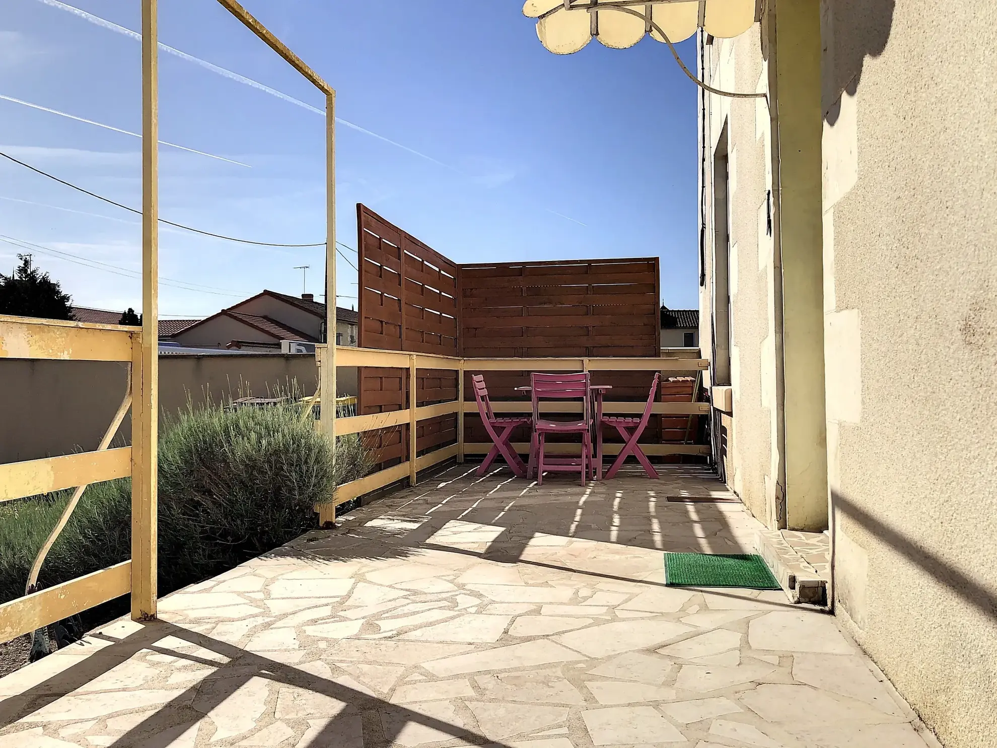 Maison familiale avec jardin et garage à Saint-Jean-De-Sauves, 98 m² 