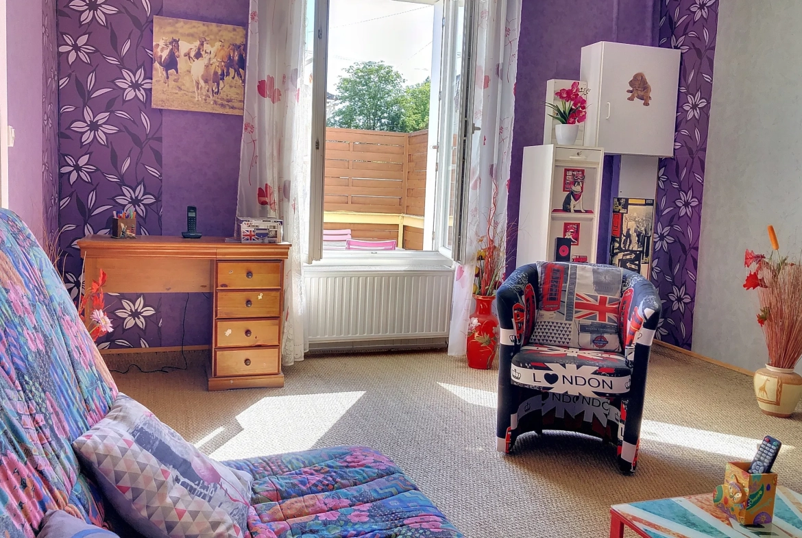 Maison familiale avec jardin et garage à Saint-Jean-De-Sauves, 98 m² 