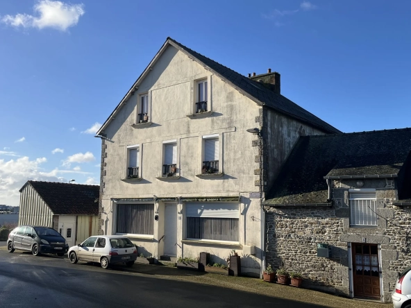 Maison mitoyenne à rénover à Meneac - 179 m² avec terrain de 328 m²