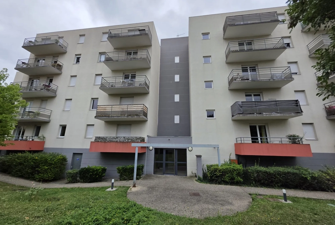 Charmant T2 de 47 m² avec terrasse et parking à Clermont-Ferrand 