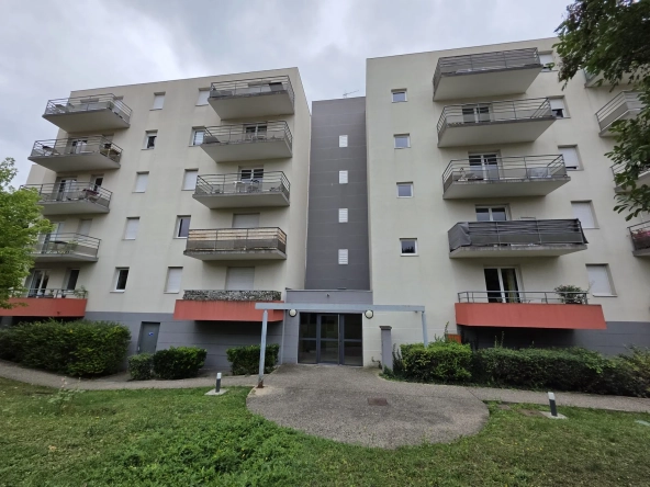Charmant T2 de 47 m² avec terrasse et parking à Clermont-Ferrand