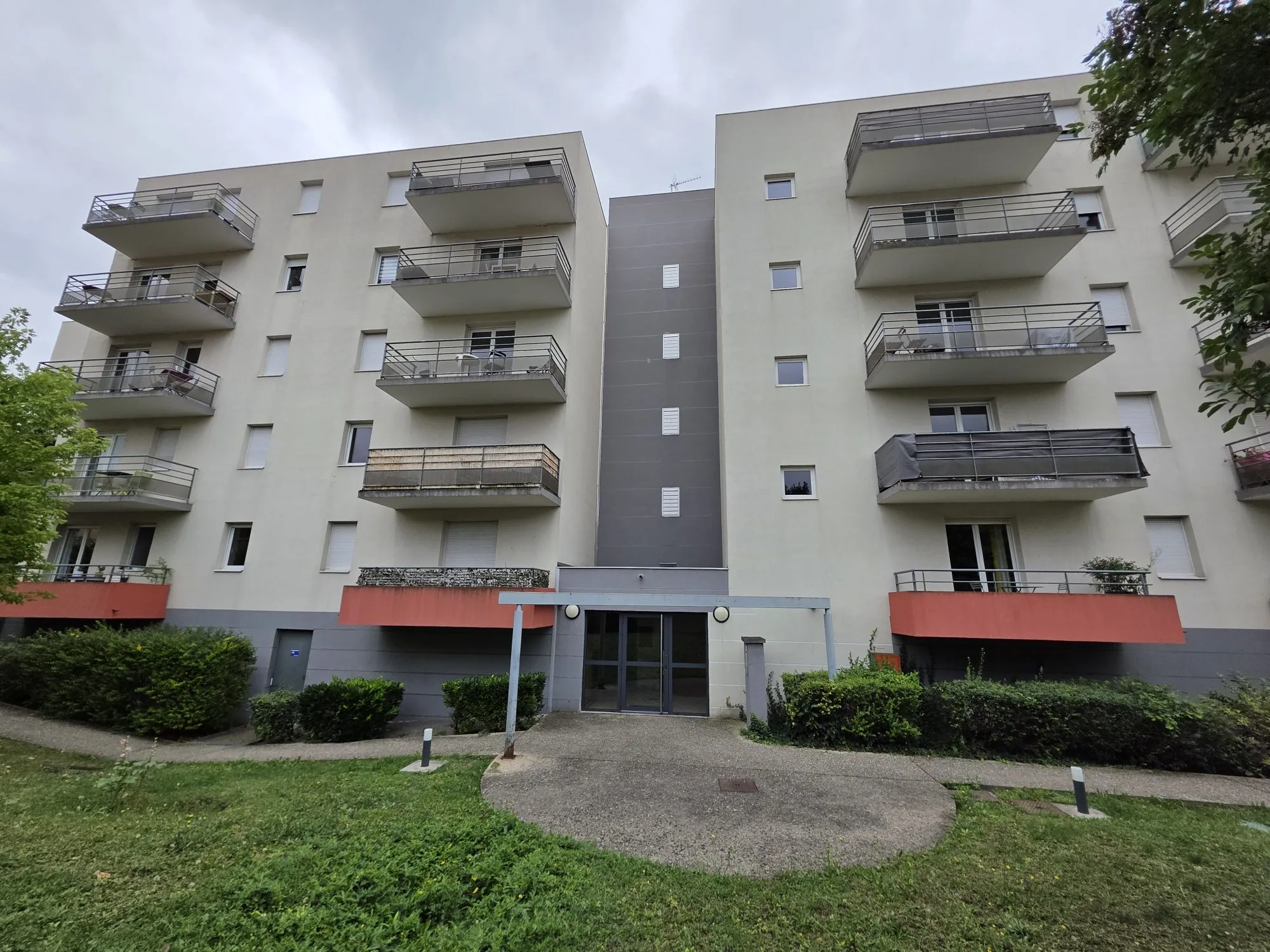 Charmant T2 de 47 m² avec terrasse et parking à Clermont-Ferrand 