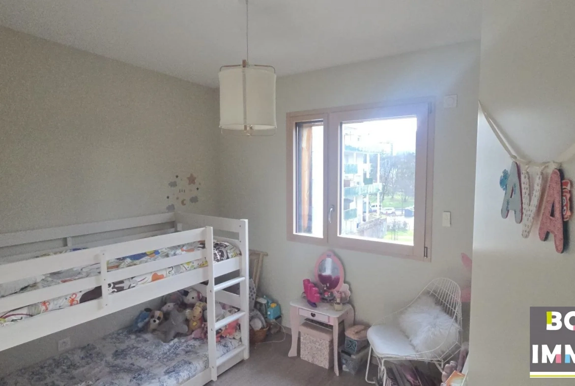 Chambre 1 / Chambre enfant Appartement 3 pièces avec terrasse à Grenoble - Dernier étage, calme et lumineux 