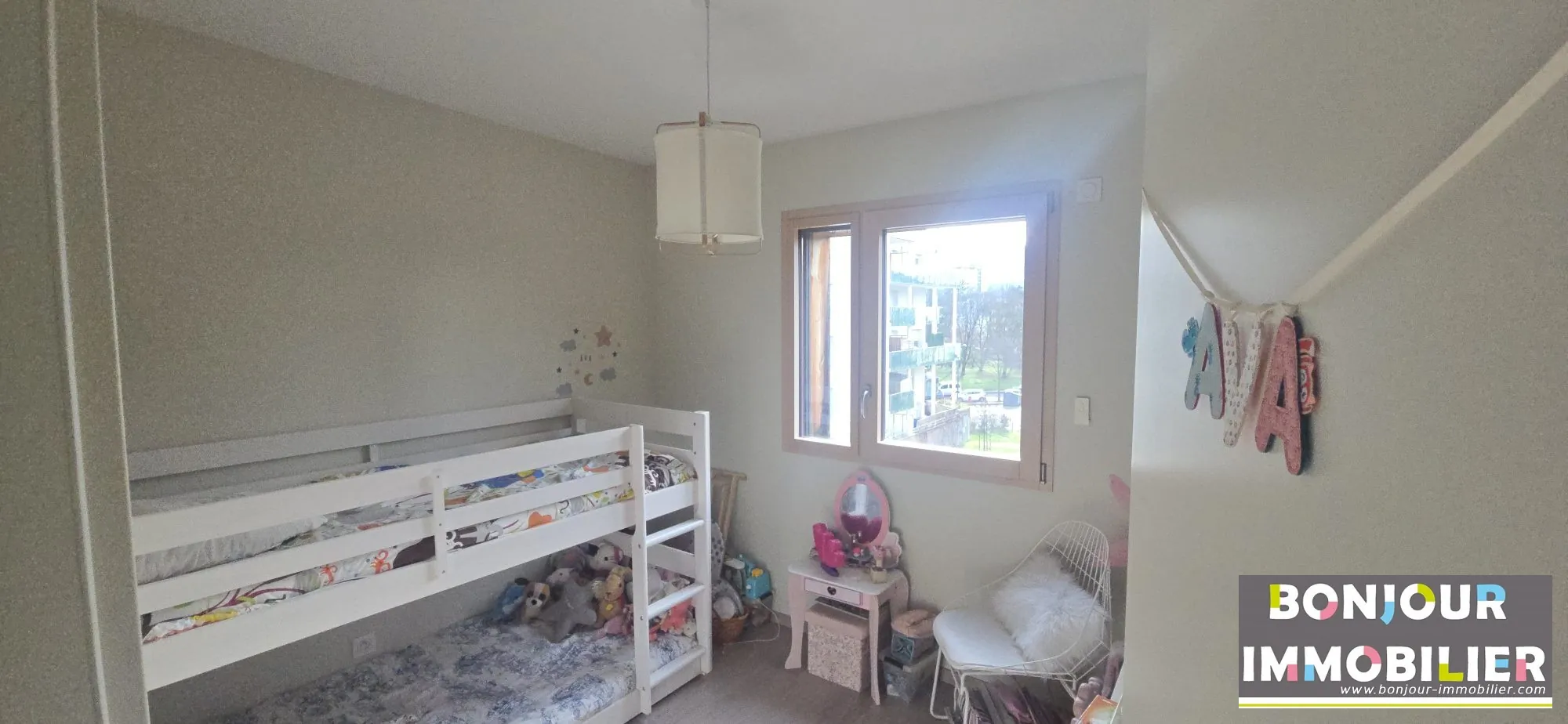 Chambre 1 / Chambre enfant Appartement 3 pièces avec terrasse à Grenoble - Dernier étage, calme et lumineux 