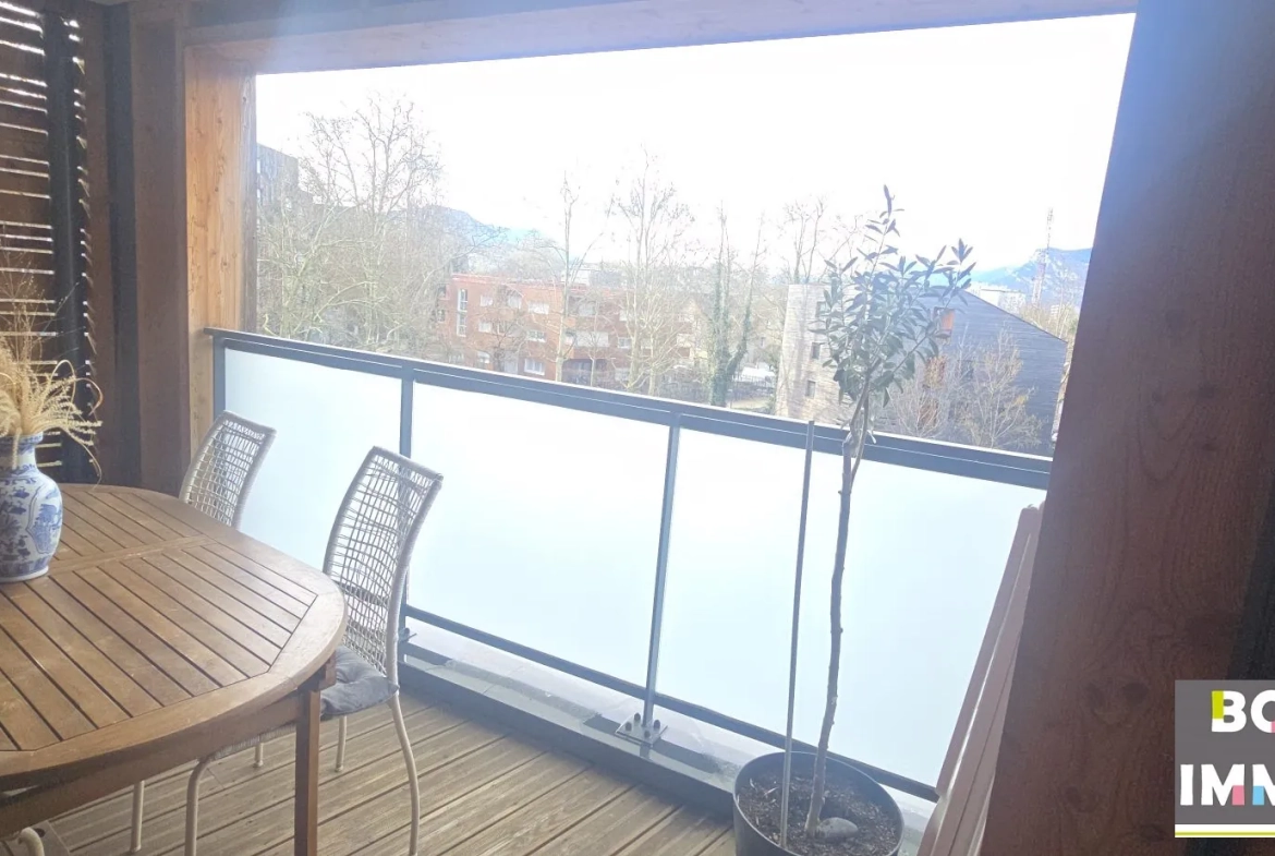 Terrasse Appartement 3 pièces avec terrasse à Grenoble - Dernier étage, calme et lumineux 