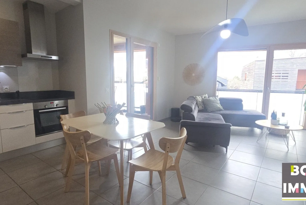 Salon Appartement 3 pièces avec terrasse à Grenoble - Dernier étage, calme et lumineux 