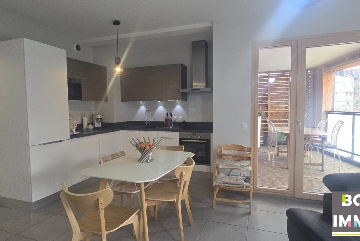 Coin Repas 1 Appartement 3 pièces avec terrasse à Grenoble - Dernier étage, calme et lumineux 