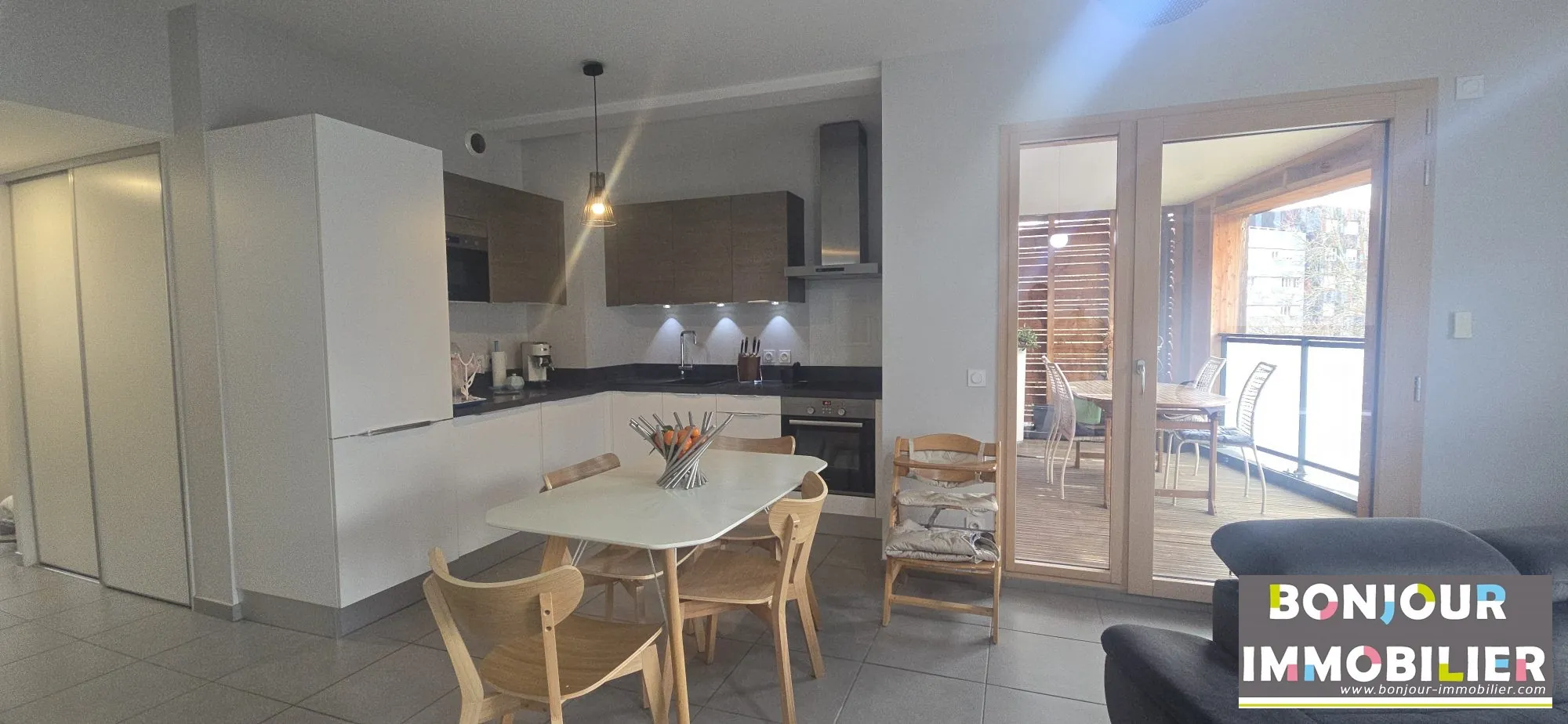 Coin Repas 1 Appartement 3 pièces avec terrasse à Grenoble - Dernier étage, calme et lumineux 