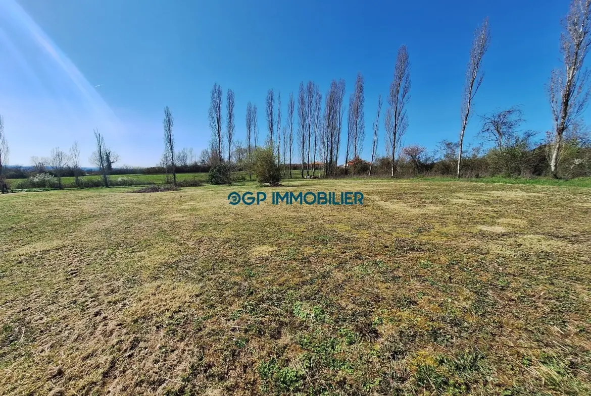Terrain constructible de 3500 m² à Bouloc, proche de Toulouse 