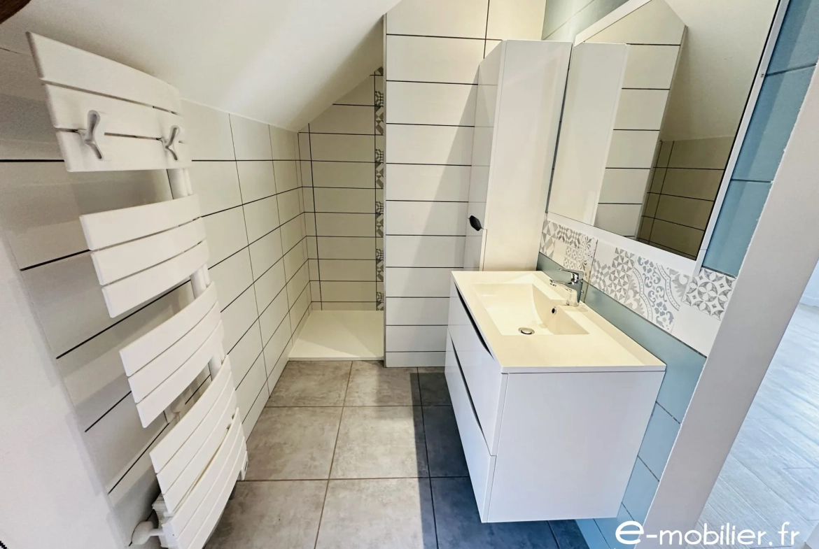 Maison à vendre à Charlieu - 130 m², 4 chambres, terrasse, vue campagne 