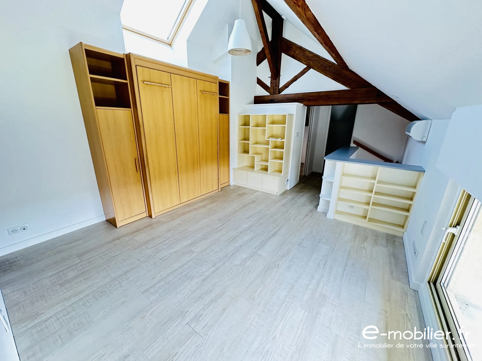 Maison à vendre à Charlieu - 130 m², 4 chambres, terrasse, vue campagne 