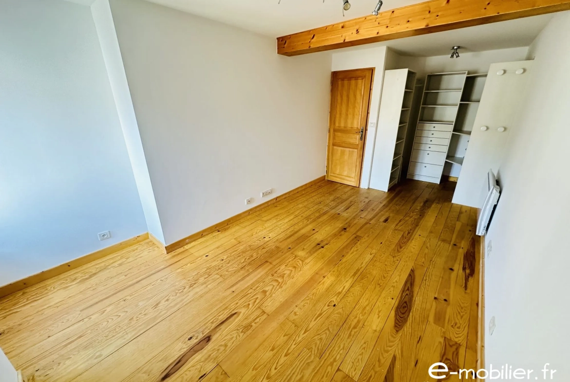 Maison à vendre à Charlieu - 130 m², 4 chambres, terrasse, vue campagne 