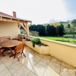 Maison à vendre à Charlieu - 130 m², 4 chambres, terrasse, vue campagne