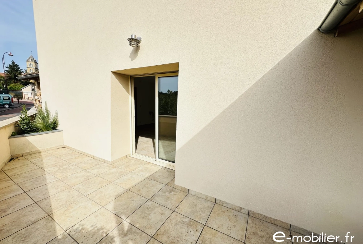 Maison à vendre à Charlieu - 130 m², 4 chambres, terrasse, vue campagne 