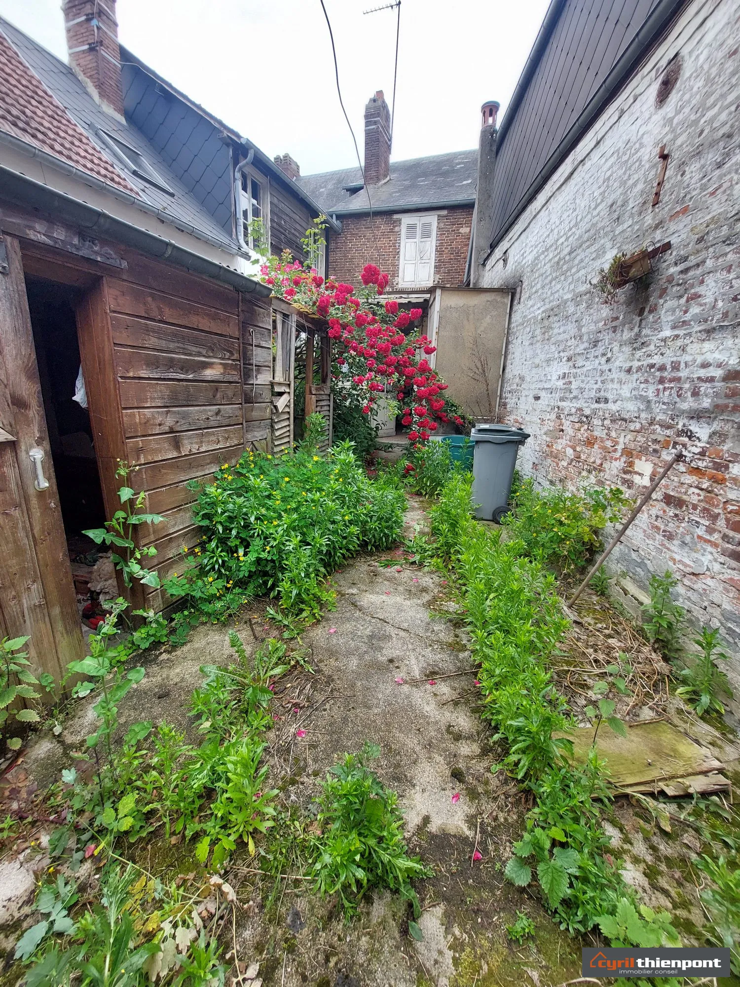 Ensemble de 2 maisons à rénover à Gamaches, idéal investissement 
