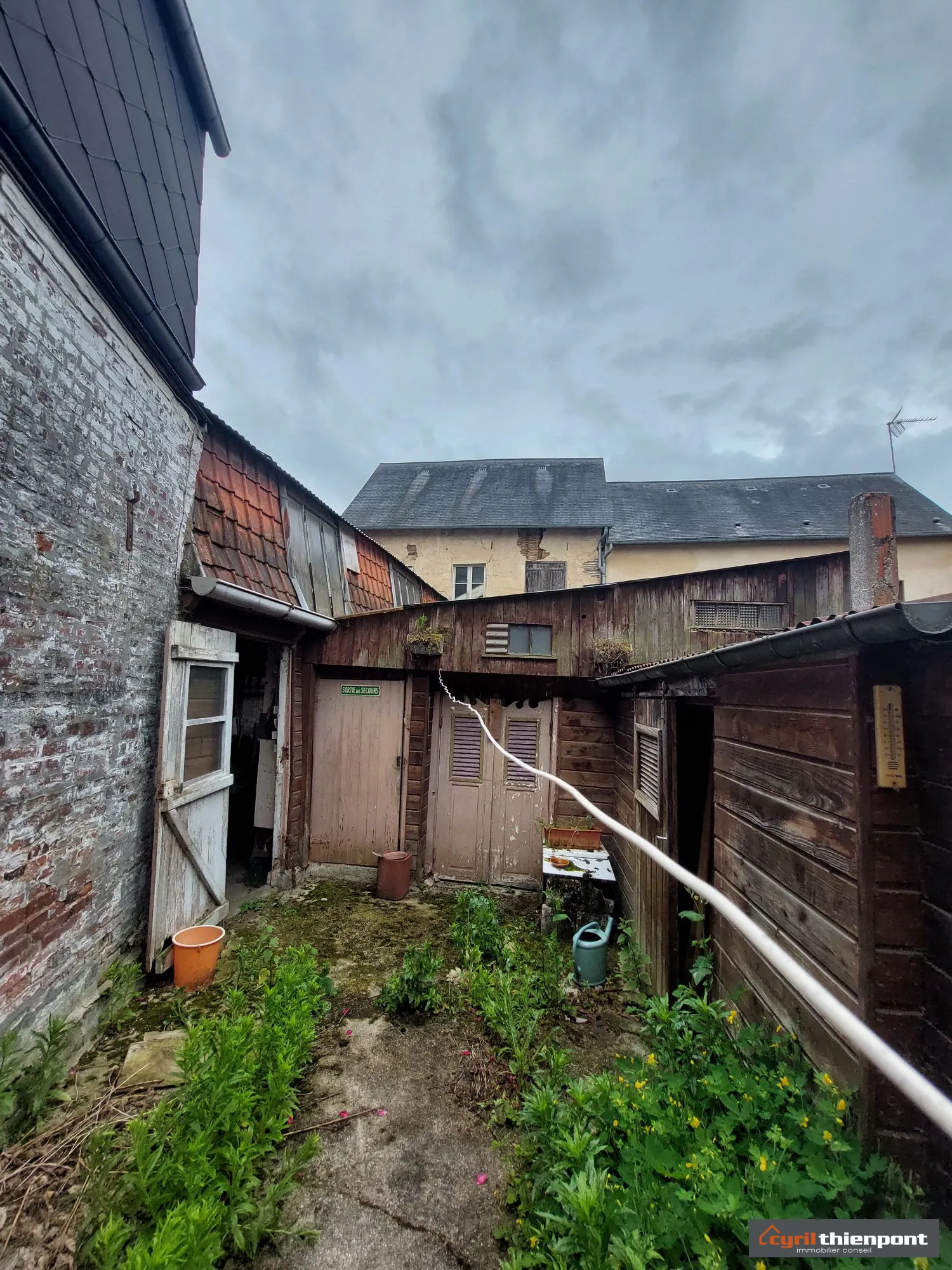 Ensemble de 2 maisons à rénover à Gamaches, idéal investissement 