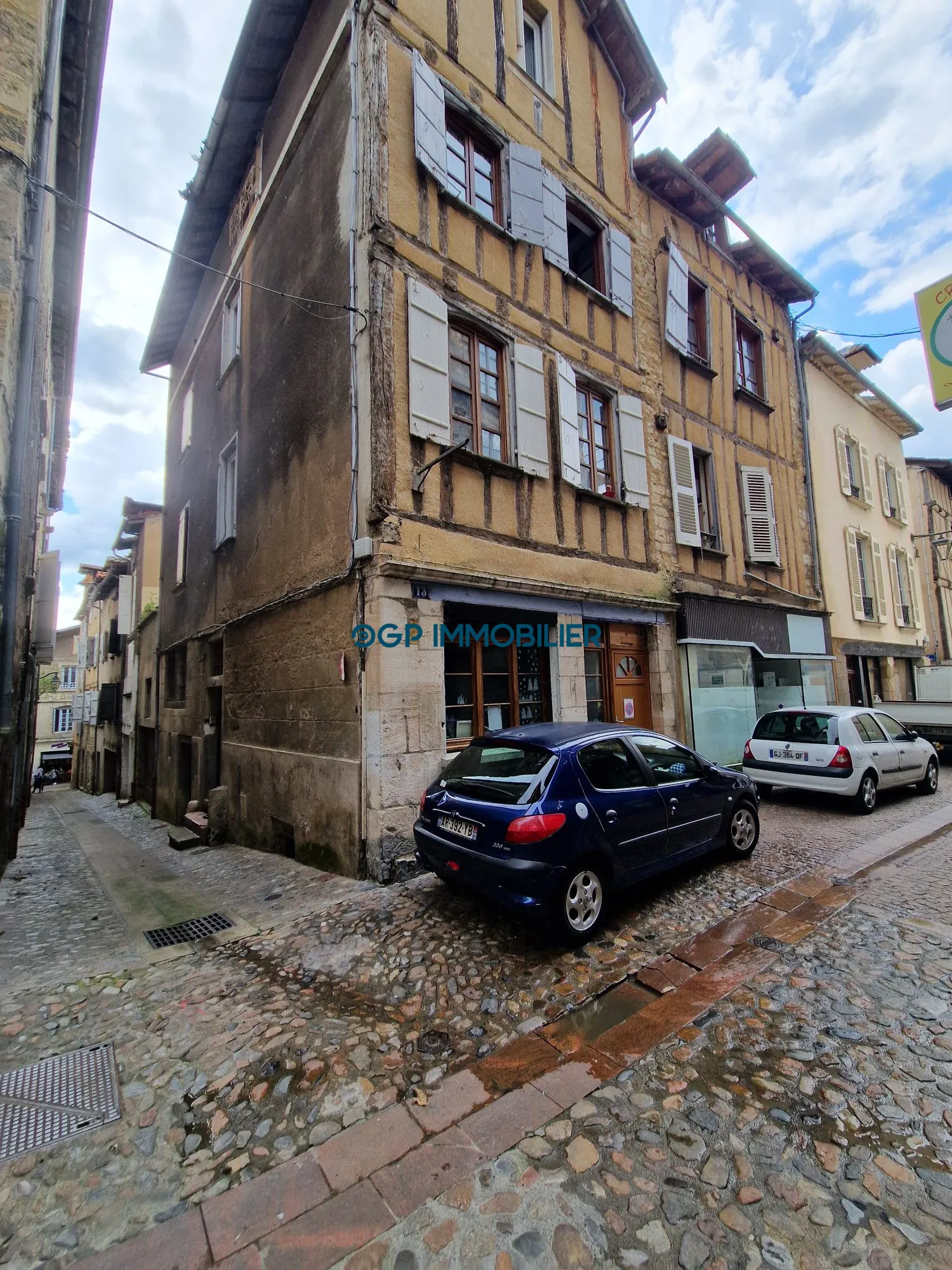 Immeuble de rapport à Villefranche-de-Rouergue - 400 m², rendement élevé 