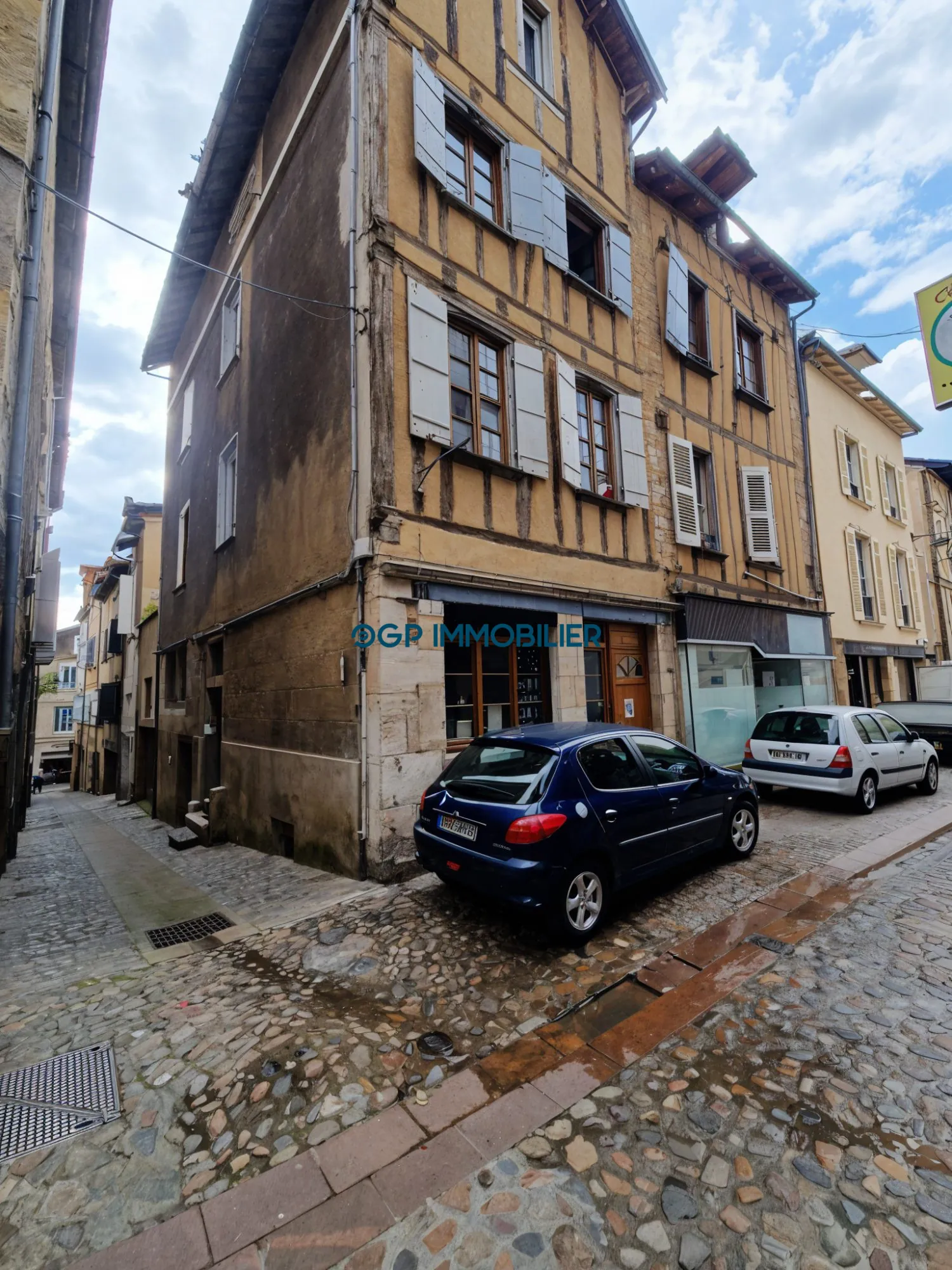 Immeuble de rapport à Villefranche-de-Rouergue - 400 m², rendement élevé 