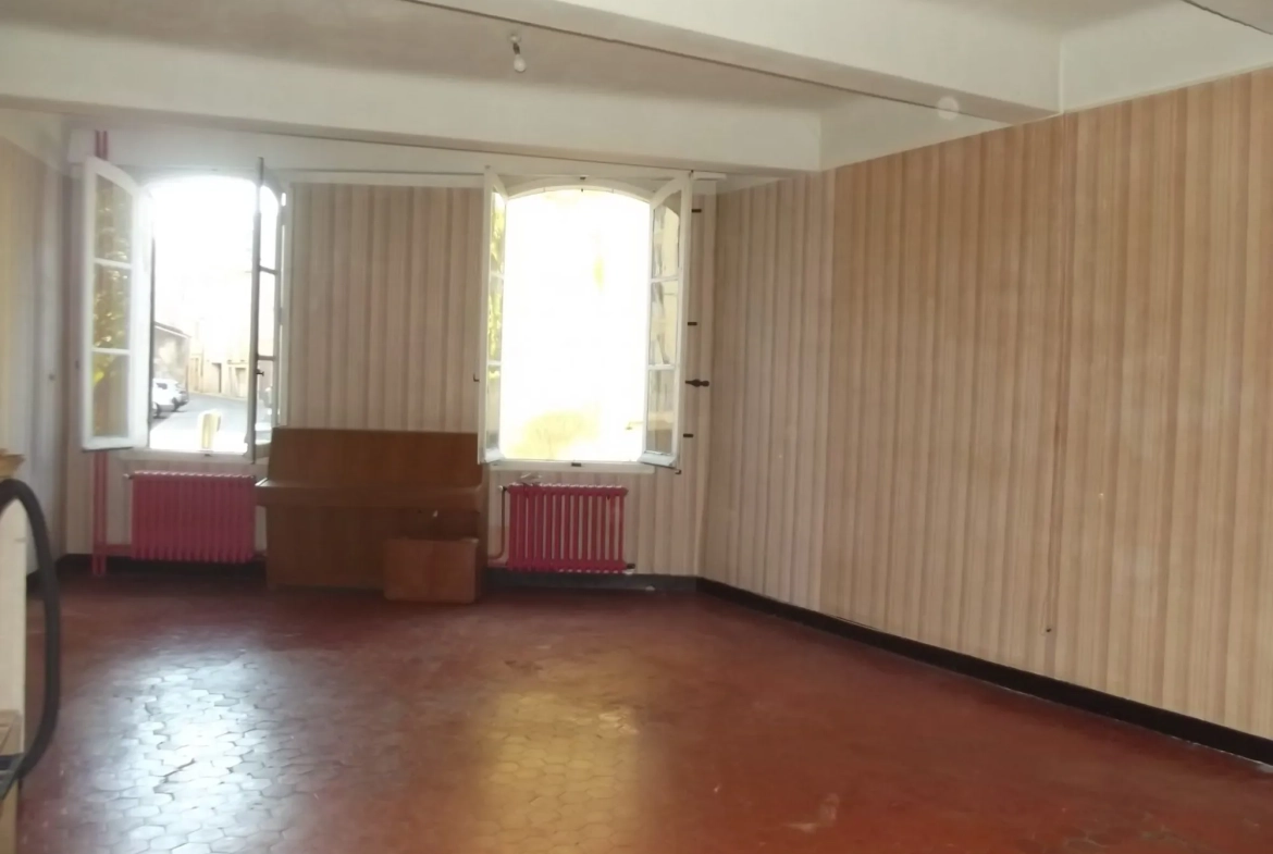 Spacieuse maison de village à Brignoles avec garage et cave - 220 m² 