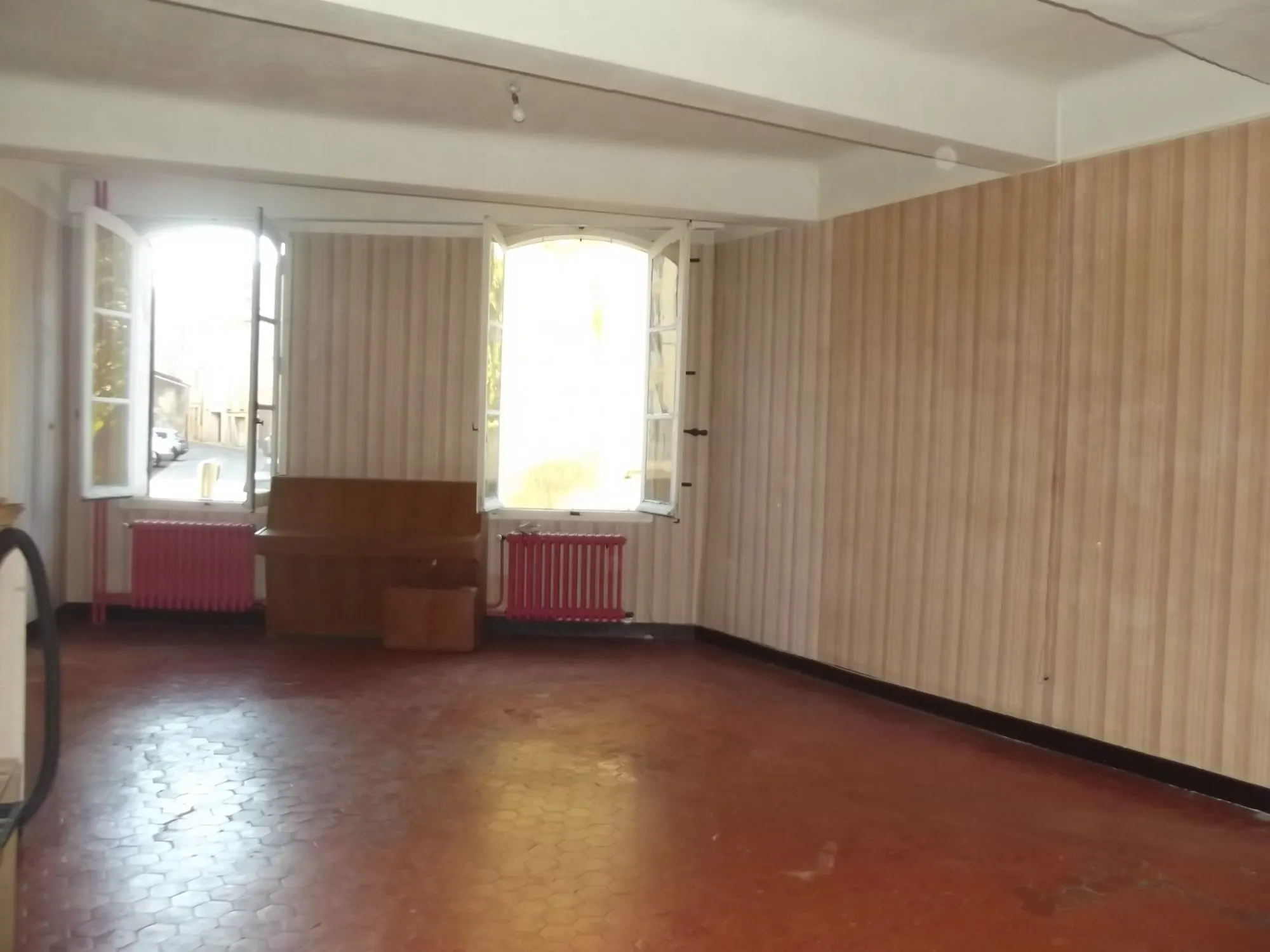 Spacieuse maison de village à Brignoles avec garage et cave - 220 m² 