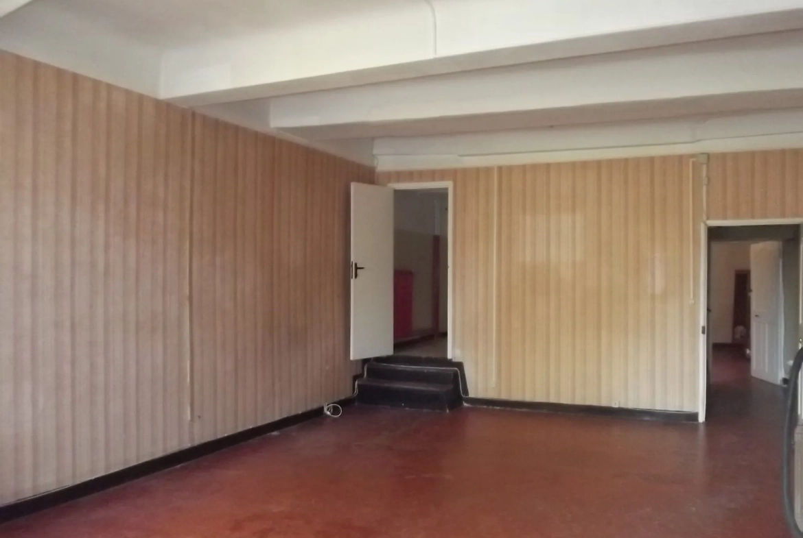Spacieuse maison de village à Brignoles avec garage et cave - 220 m² 