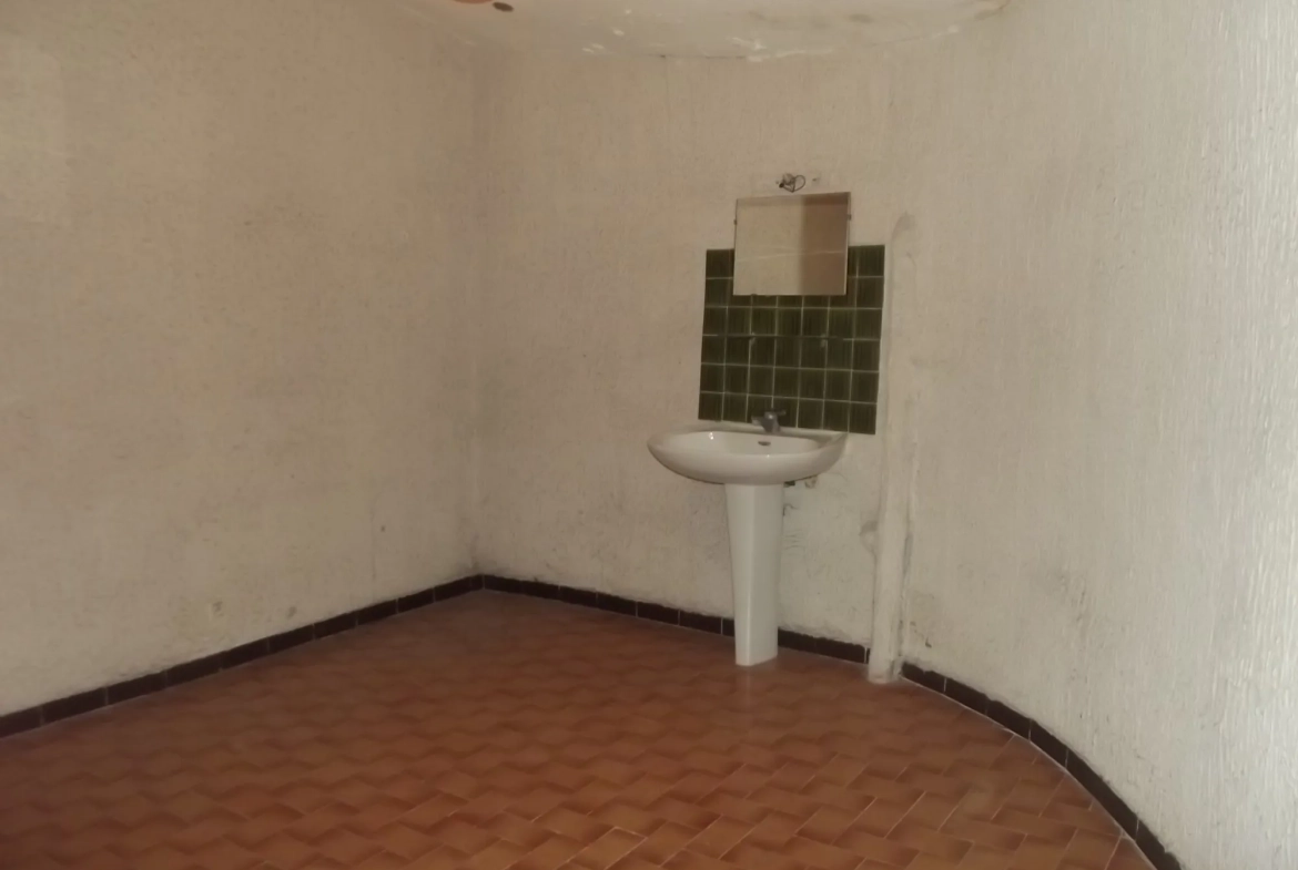 Spacieuse maison de village à Brignoles avec garage et cave - 220 m² 