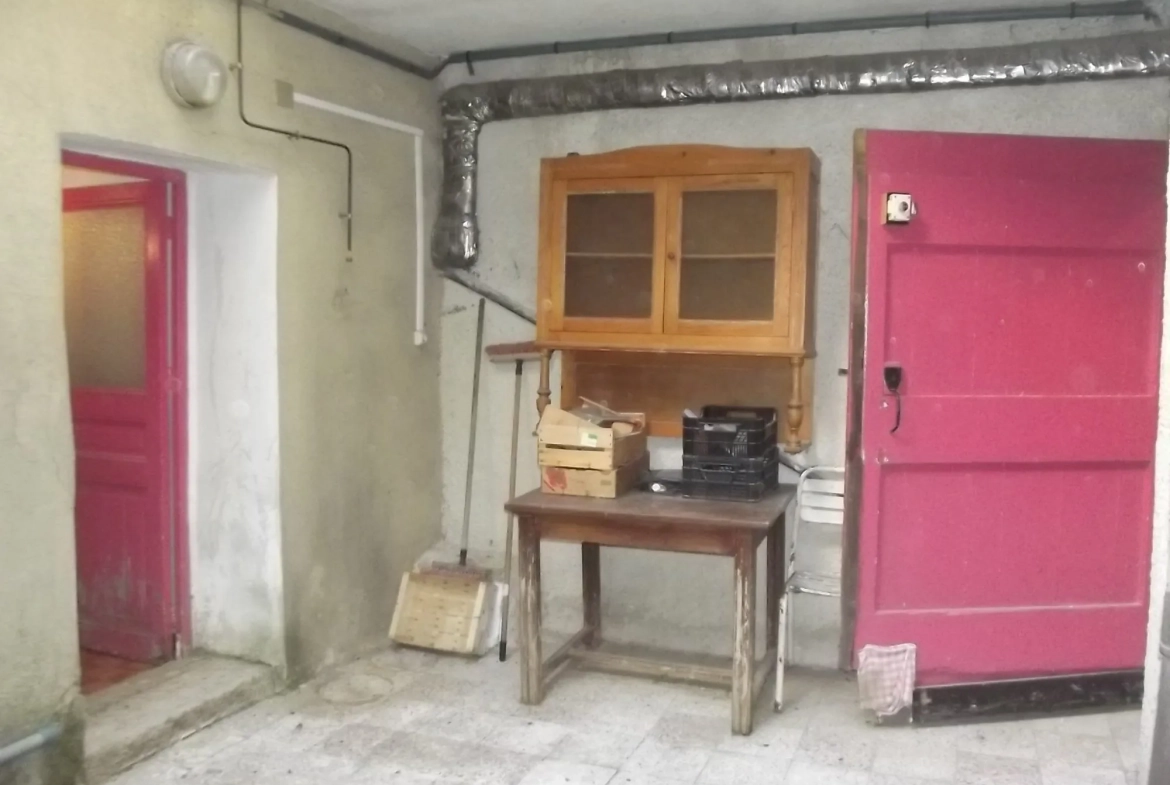 Spacieuse maison de village à Brignoles avec garage et cave - 220 m² 