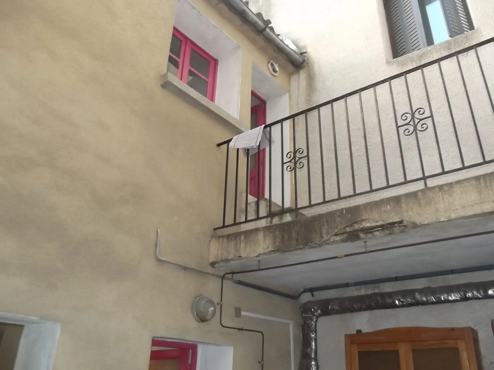 Spacieuse maison de village à Brignoles avec garage et cave - 220 m² 