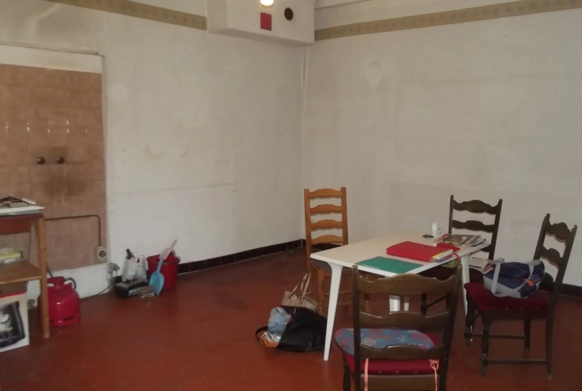 Spacieuse maison de village à Brignoles avec garage et cave - 220 m² 