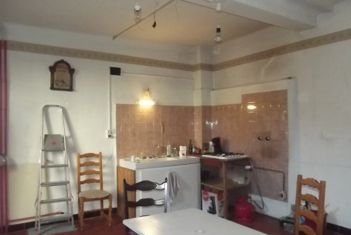Spacieuse maison de village à Brignoles avec garage et cave - 220 m² 