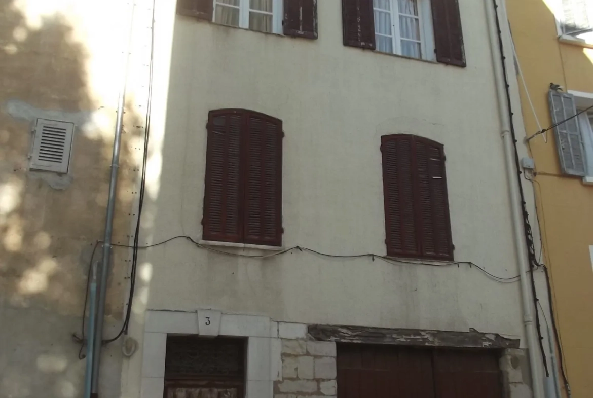 Spacieuse maison de village à Brignoles avec garage et cave - 220 m² 