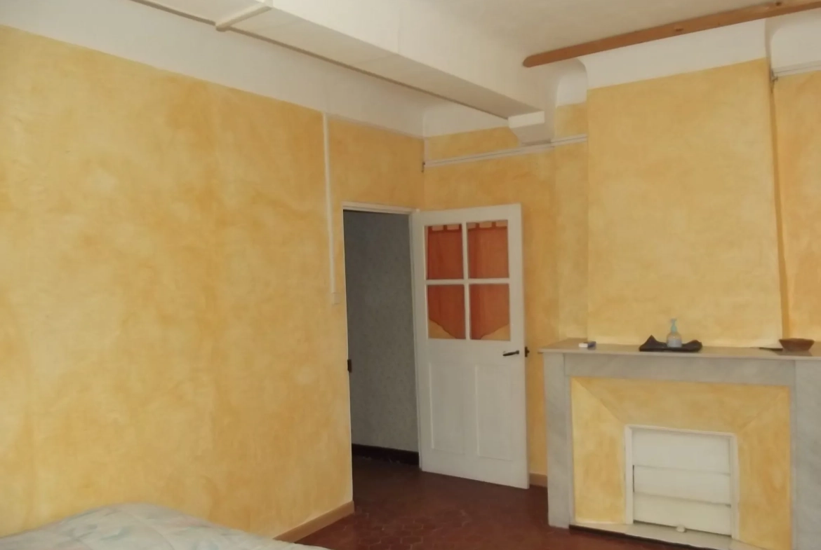 Spacieuse maison de village à Brignoles avec garage et cave - 220 m² 