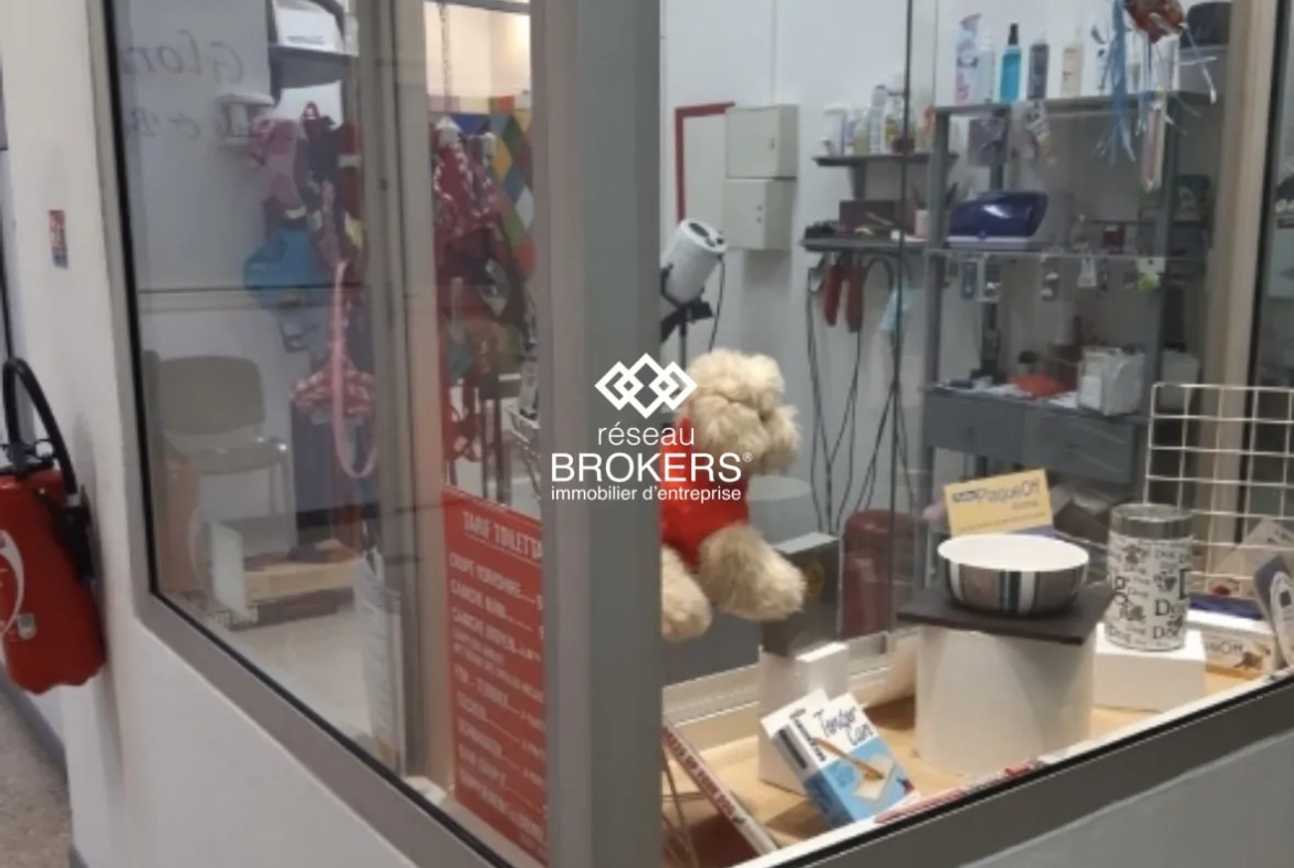À vendre murs commerciaux à Antibes, opportunité d’investissement rentable en galerie marchande 