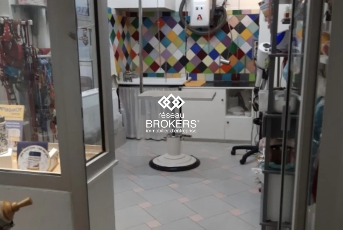 À vendre murs commerciaux à Antibes, opportunité d’investissement rentable en galerie marchande 