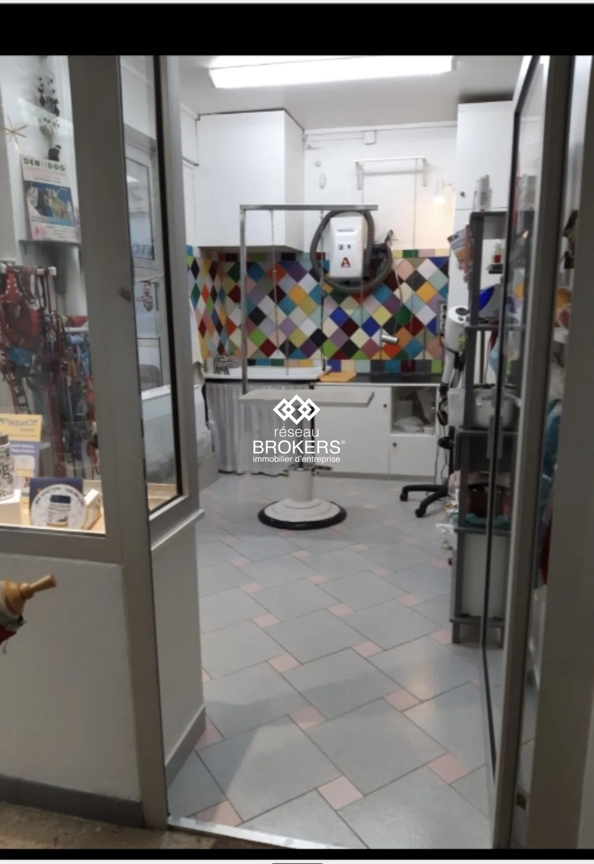 À vendre murs commerciaux à Antibes, opportunité d’investissement rentable en galerie marchande 