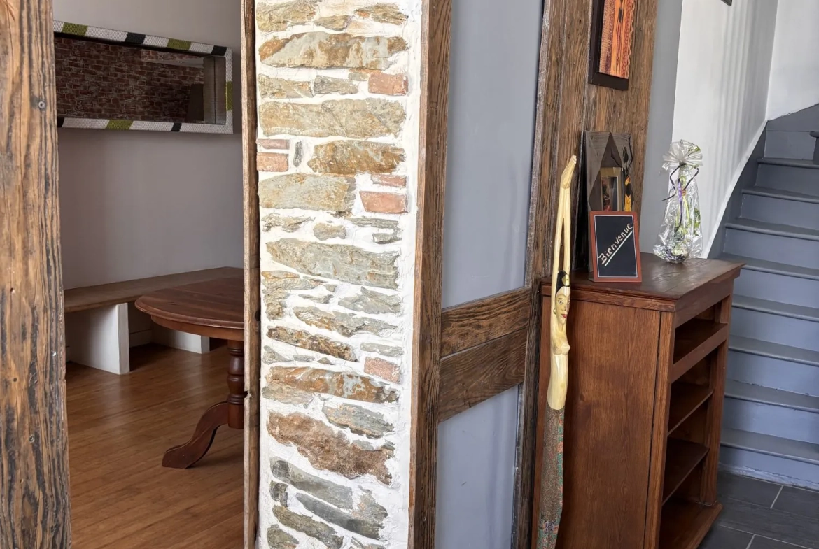 Maison ancienne à vendre à Parennes près de Tennie avec jardin et terrasse 