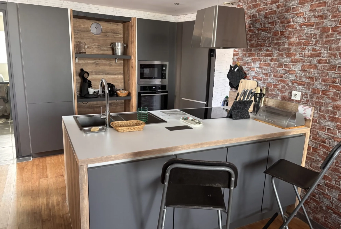 Maison ancienne à vendre à Parennes près de Tennie avec jardin et terrasse 
