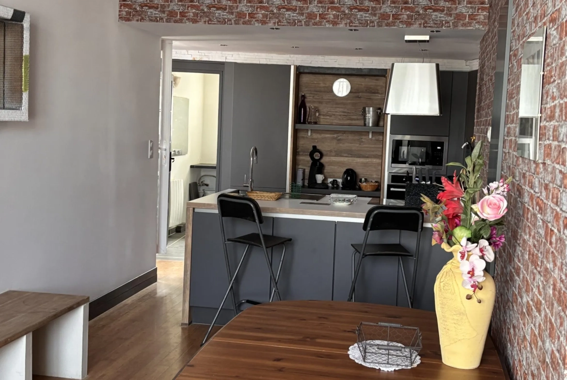 Maison ancienne à vendre à Parennes près de Tennie avec jardin et terrasse 