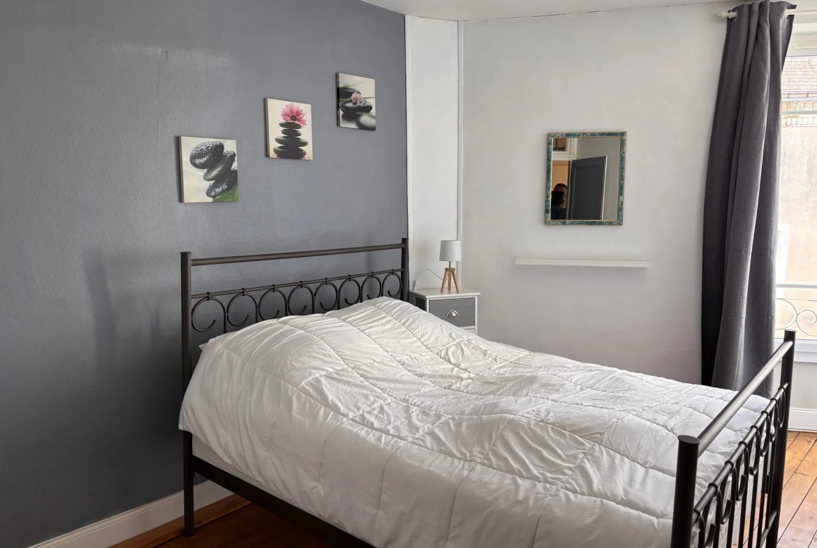 Maison ancienne à vendre à Parennes près de Tennie avec jardin et terrasse 
