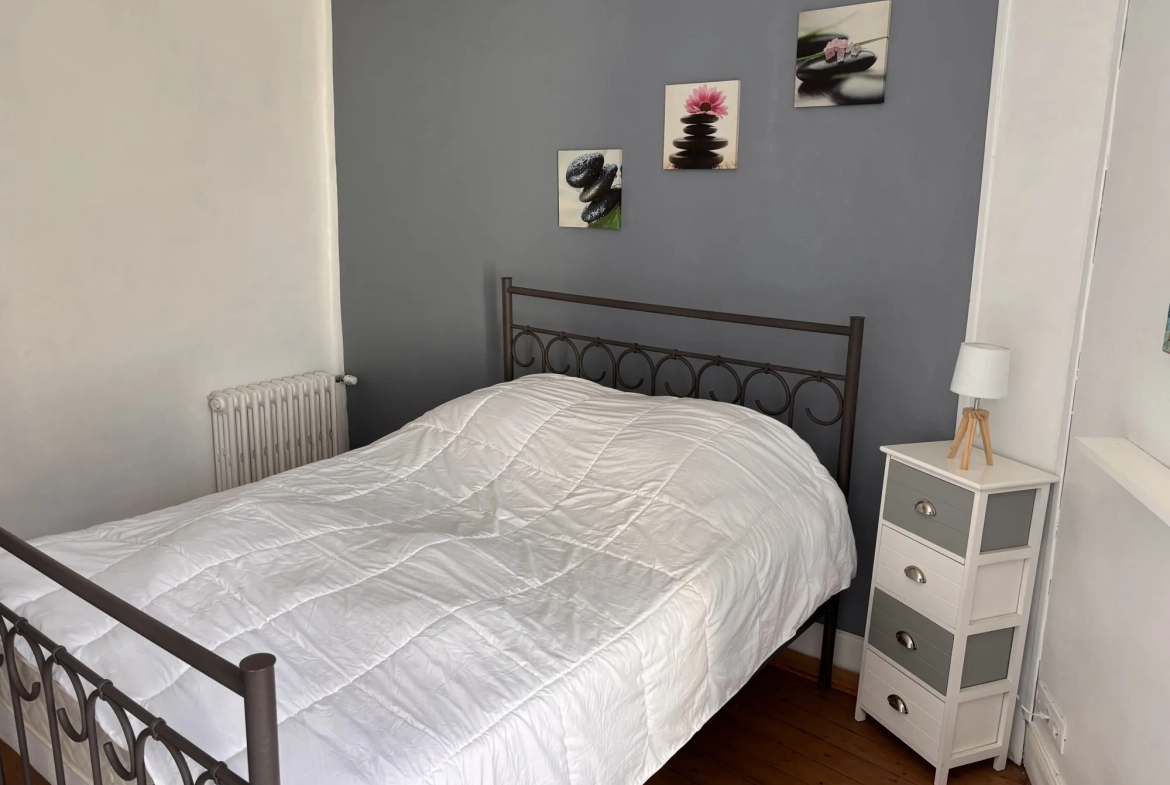 Maison ancienne à vendre à Parennes près de Tennie avec jardin et terrasse 